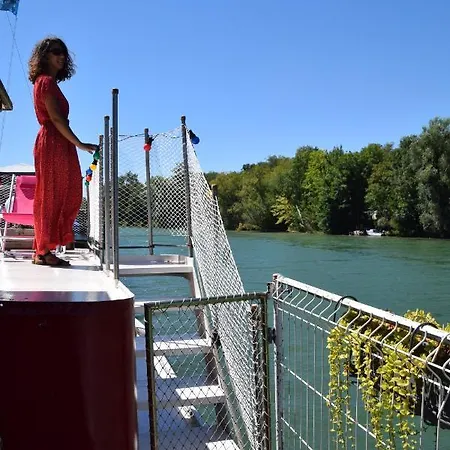 Botel Bateau, Peniche Marbore -