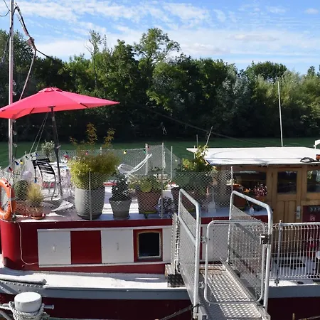 Botel Bateau, Peniche Marbore -