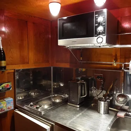 Botel Bateau, Peniche Marbore -