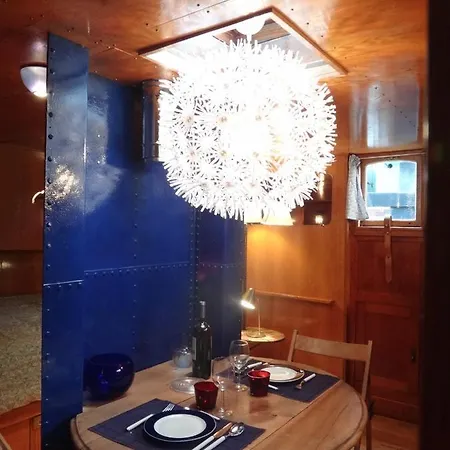 Botel Bateau, Peniche Marbore -
